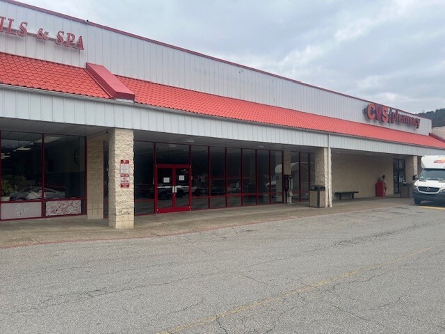 215 Crossings Mall Rd, Elkview, WV for lease - Building Photo - Image 2 of 12