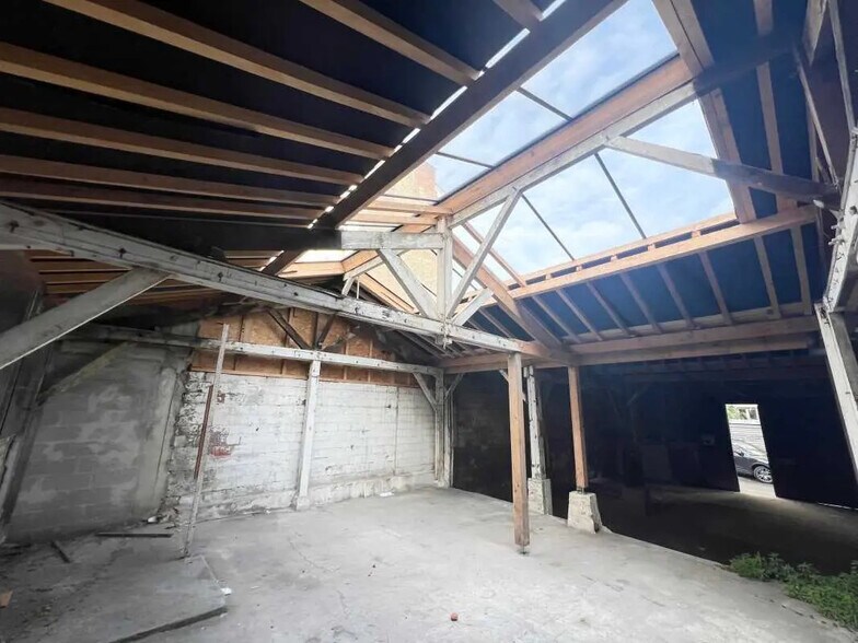 Office in Les Lilas for sale - Interior Photo - Image 2 of 2