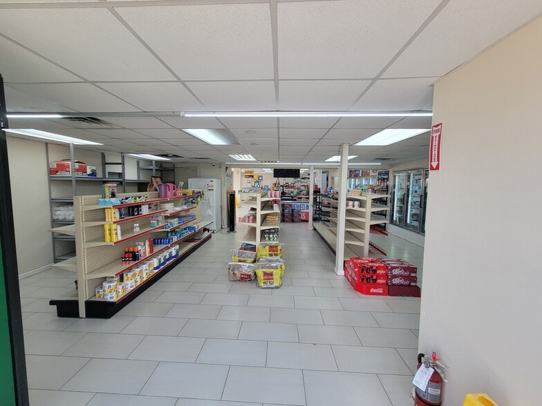 23608 Tx-36, Damon, TX for sale - Interior Photo - Image 3 of 12