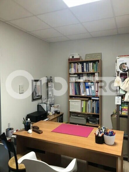 Office in Saint-Junien for lease - Interior Photo - Image 2 of 5