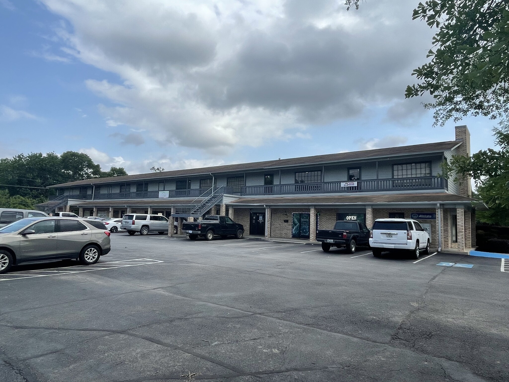 812 W Dallas St, Conroe, TX for lease Building Photo- Image 1 of 7