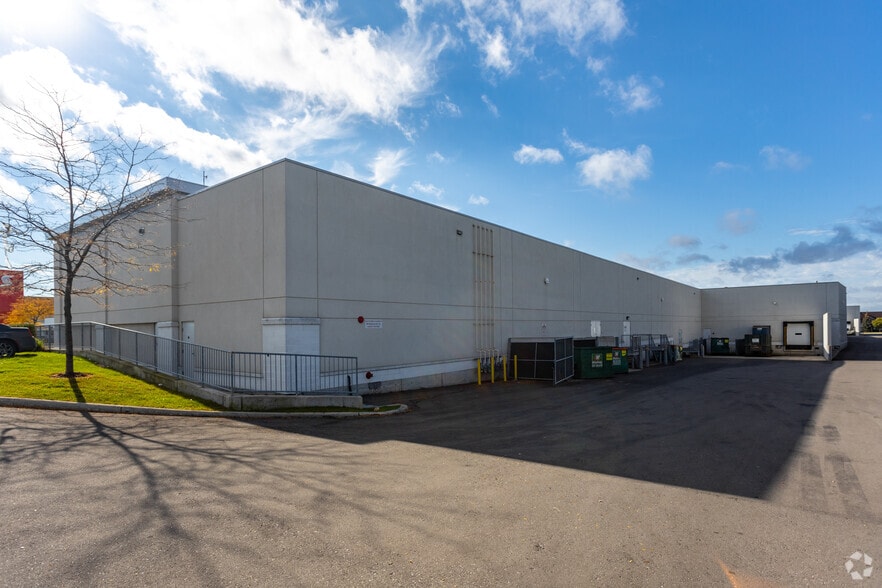 905 Britannia Rd, Mississauga, ON for lease - Building Photo - Image 3 of 4