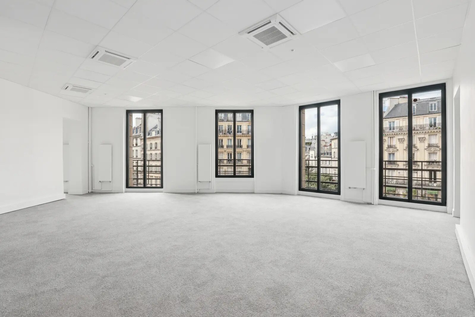 13 Place Kossuth, Paris for lease Interior Photo- Image 1 of 16