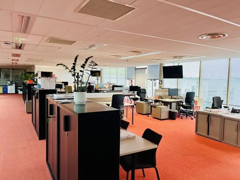 Retail in Bordeaux for lease - Building Photo - Image 3 of 6