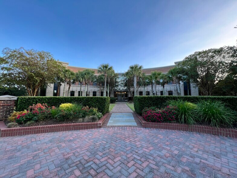 126 Seven Farms Dr, Daniel Island, SC for lease - Building Photo - Image 2 of 4