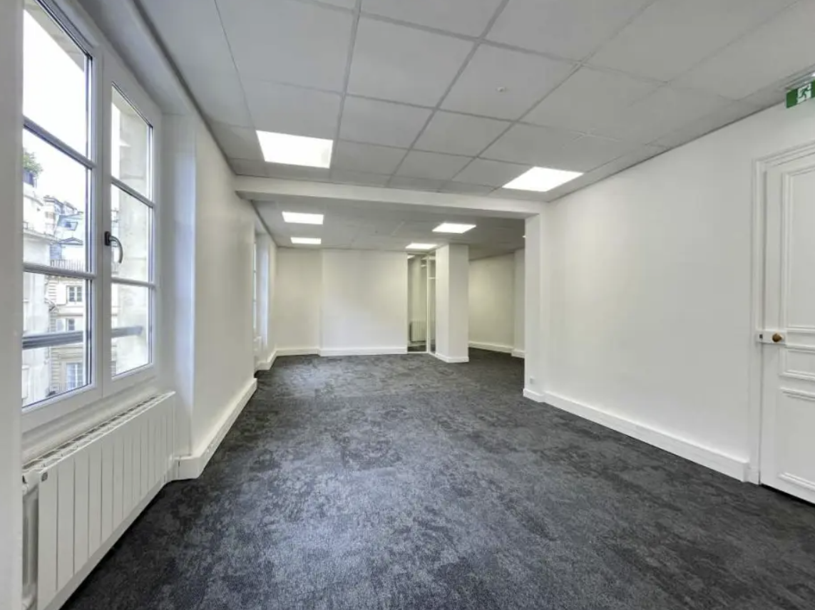 Office in Paris for lease Interior Photo- Image 1 of 7
