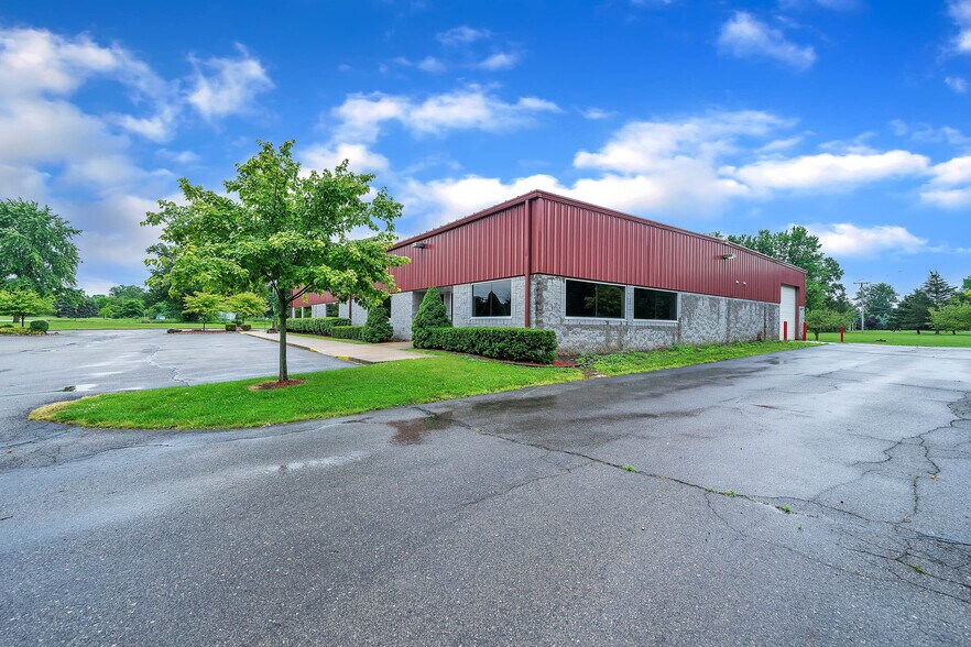 5043 Warner Rd, Fowlerville, MI 48836