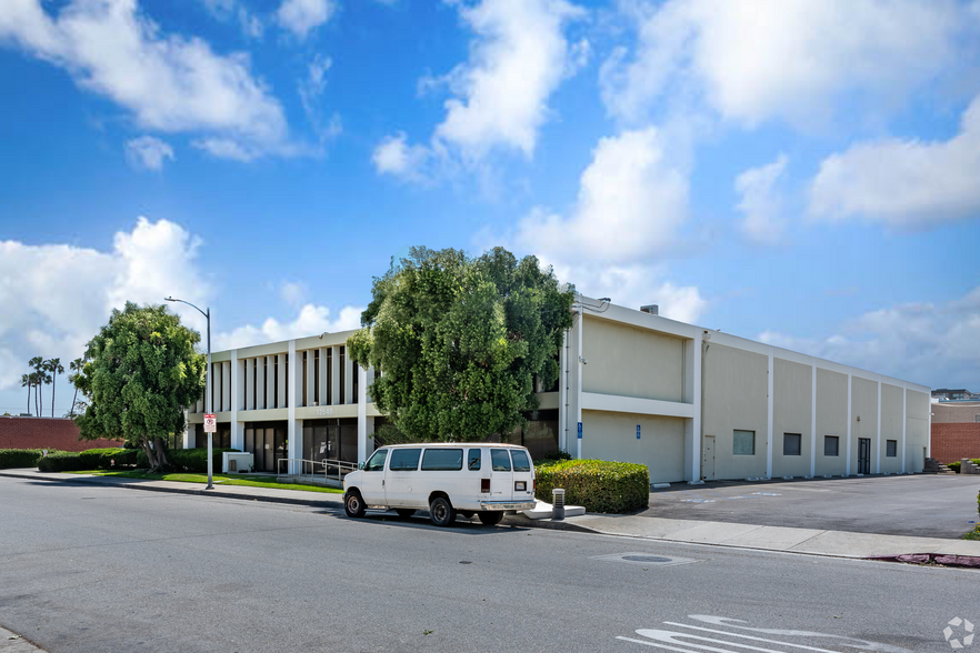 12500 Beatrice St, Los Angeles, CA for lease - Building Photo - Image 1 of 7