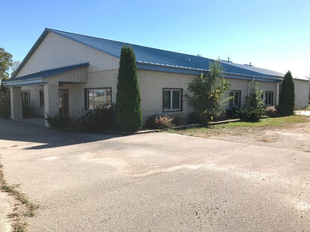 E4355 East Gate Dr, Waupaca, WI for sale - Primary Photo - Image 1 of 1