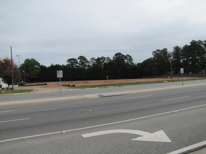 1690 North Expressway, Griffin, GA for lease - Building Photo - Image 3 of 19