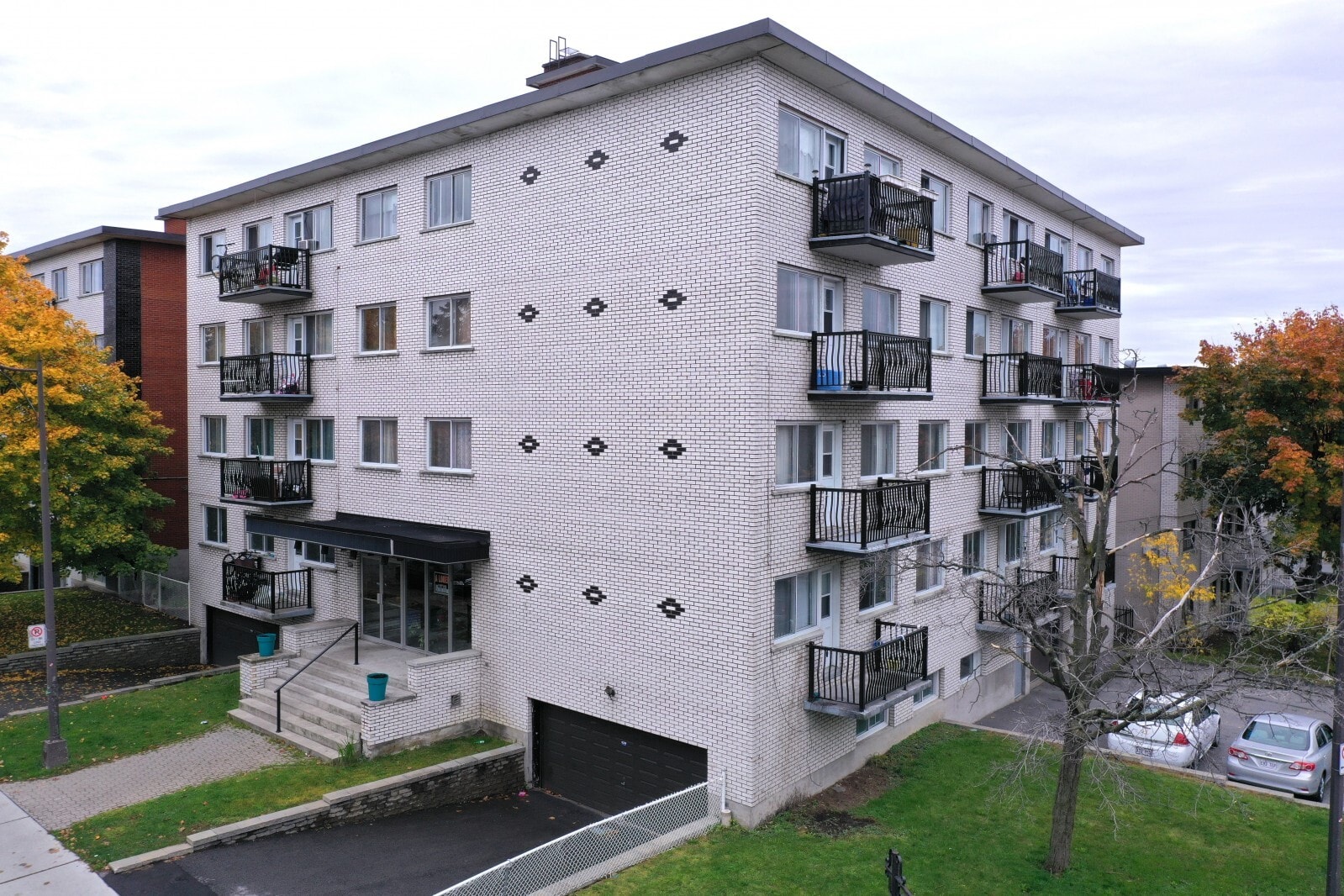 3055 Rue Louis-Paré, Montréal, QC for sale Primary Photo- Image 1 of 1