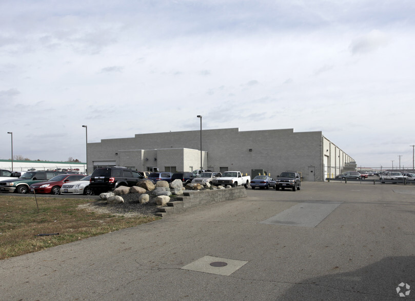 2222 New World Dr, Columbus, OH for lease - Building Photo - Image 1 of 7