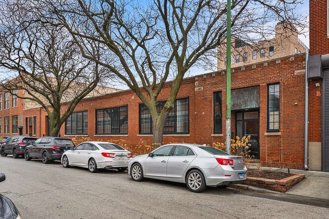 309-319 N Justine St, Chicago, IL for lease - Building Photo - Image 3 of 32