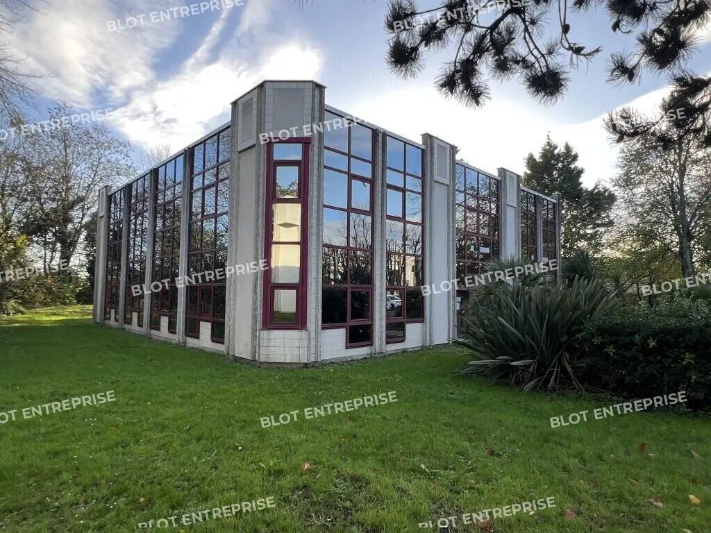 Location Bureaux 670 m² - Photo 1