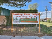 Rustling Pines Lodge - Motel