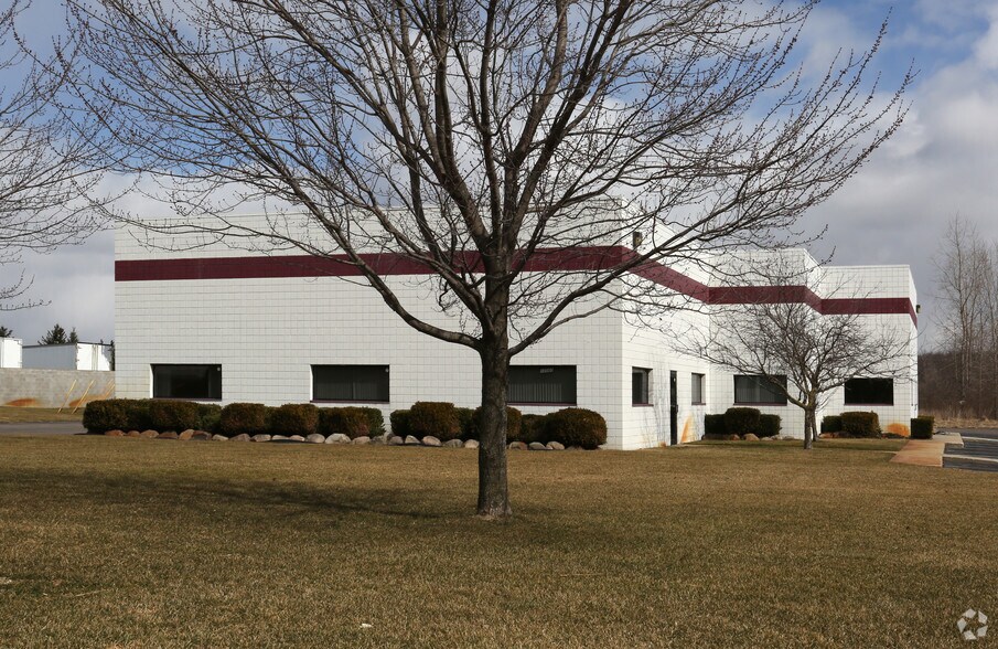 10560 Enterprise Dr, Davisburg, MI for sale - Primary Photo - Image 1 of 1