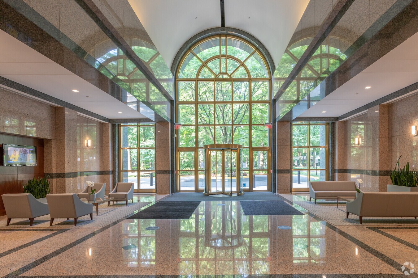 3141 Fairview Park Dr, Falls Church, VA 22042 Office for Lease