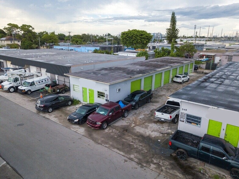 537-549 NE 34th St, Oakland Park, FL for sale - Building Photo - Image 2 of 4