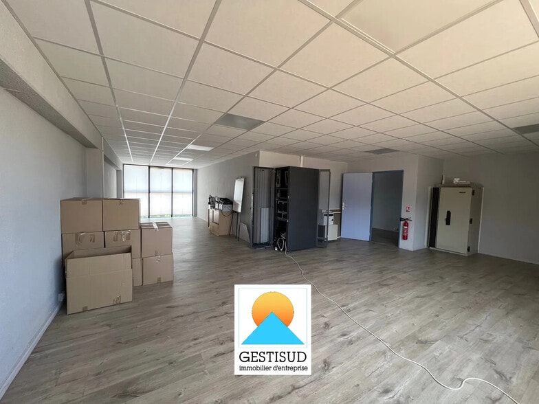Office in Aubagne for lease - Interior Photo - Image 2 of 4