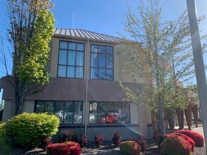 9564 Silverdale Way, Silverdale, WA for lease Building Photo- Image 1 of 7