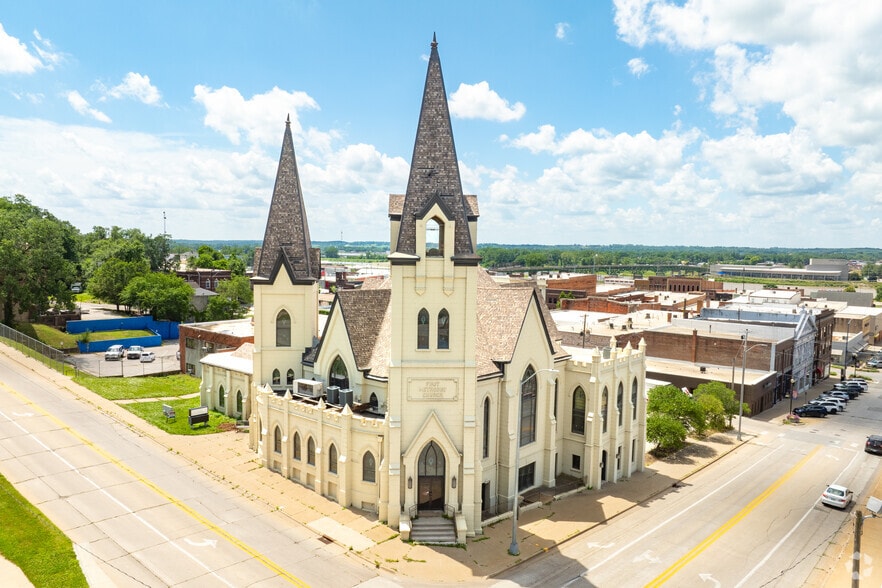 202 E 4th St, Ottumwa, IA for sale - Primary Photo - Image 1 of 1