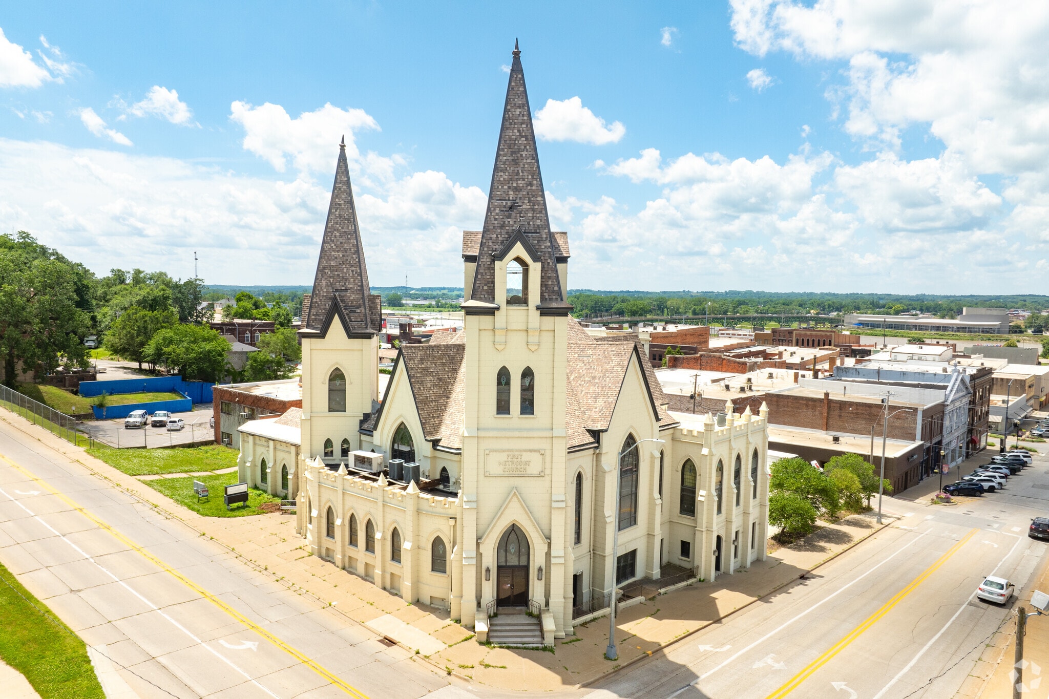 202 E 4th St, Ottumwa, IA for sale Primary Photo- Image 1 of 1
