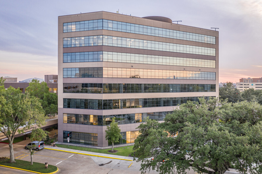 7515 S Main St, Houston, TX for lease - Building Photo - Image 1 of 16