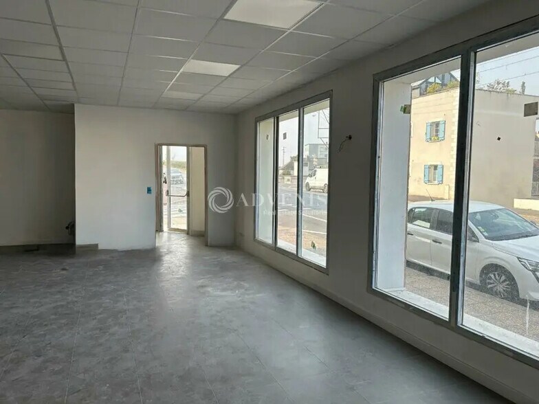 Office in Saint-Pierre-des-Corps for lease - Interior Photo - Image 2 of 6