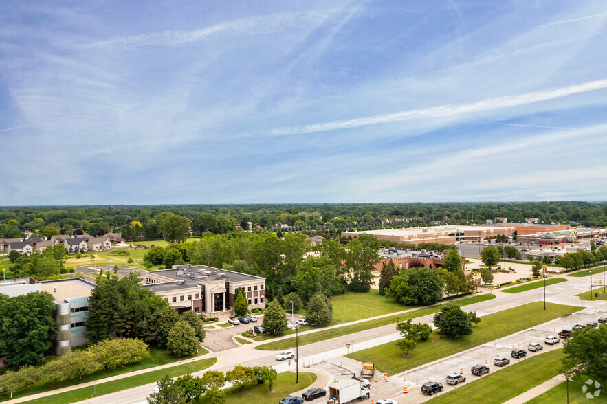 1639 E Big Beaver Rd, Troy, MI for lease - Aerial - Image 3 of 4