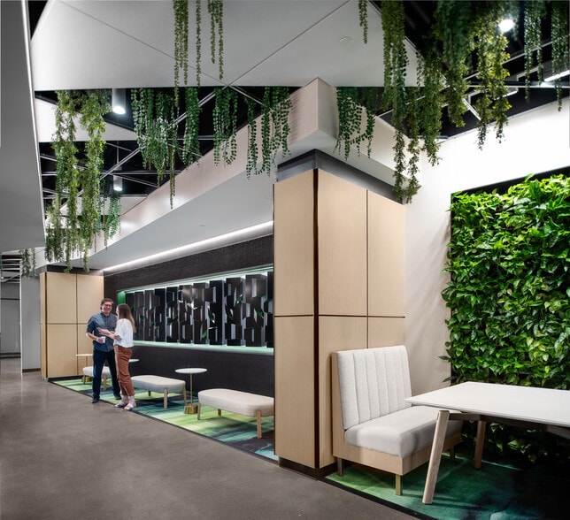 501 Marketplace Ave, Coraopolis, PA for lease - Lobby - Image 3 of 17