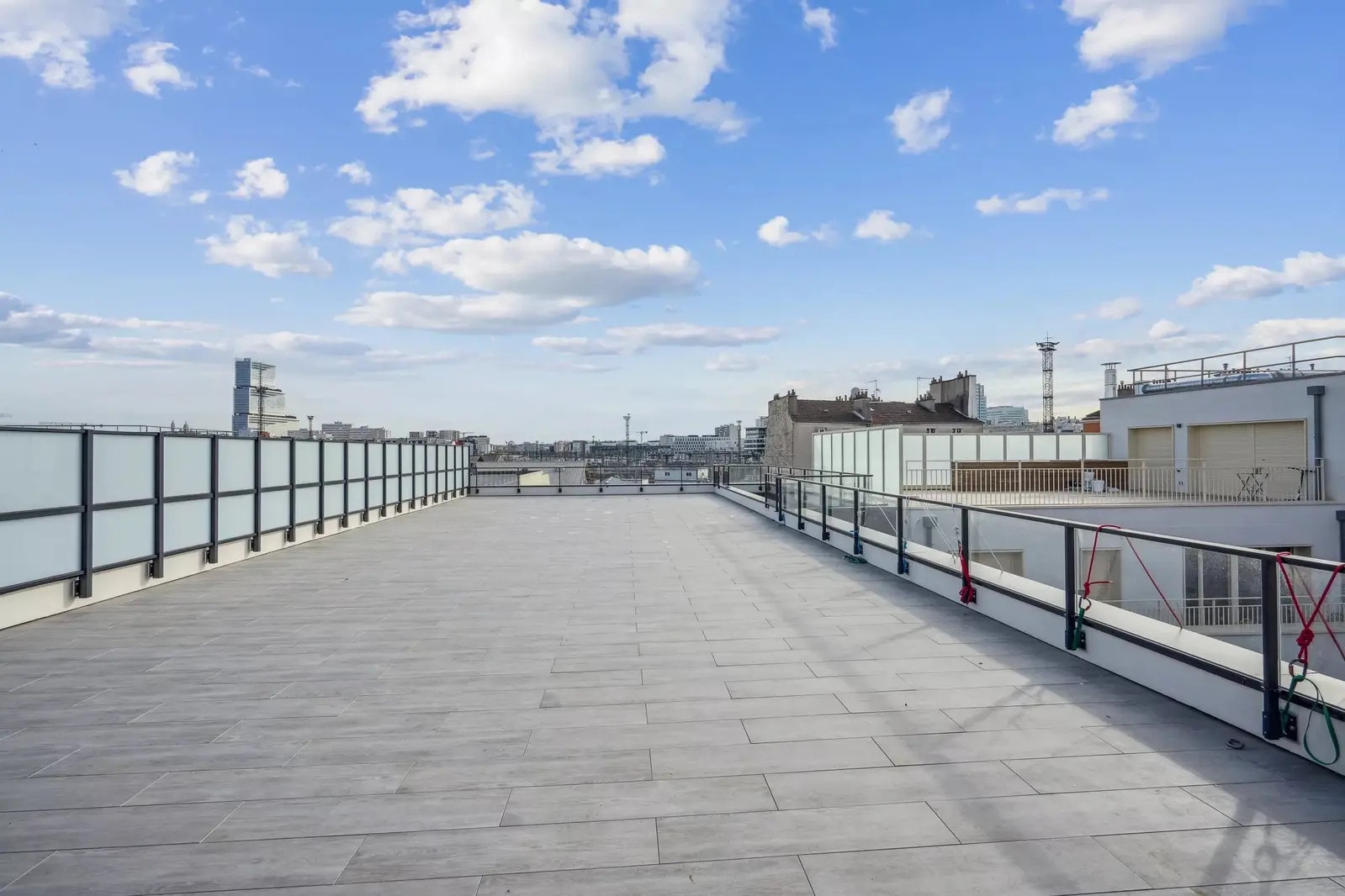 4 Rue Petit, Clichy for lease Building Photo- Image 1 of 6