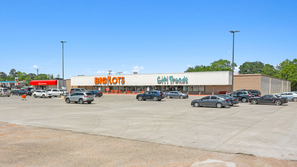 809 S Timberland Dr, Lufkin, TX for lease - Building Photo - Image 3 of 5