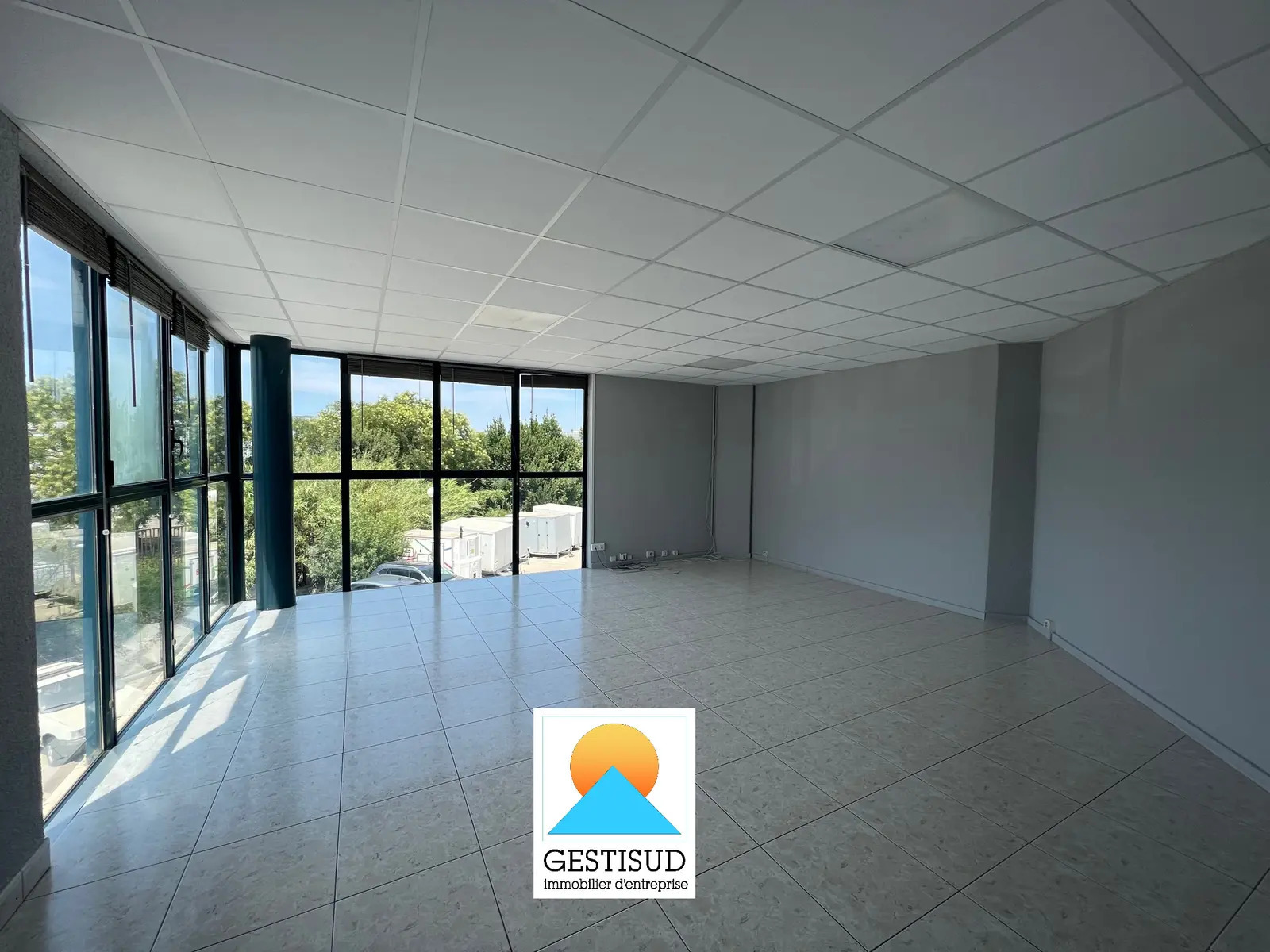 Office in Aubagne for lease Interior Photo- Image 1 of 5