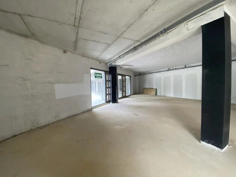 Retail in Bihorel for lease - Interior Photo - Image 2 of 4