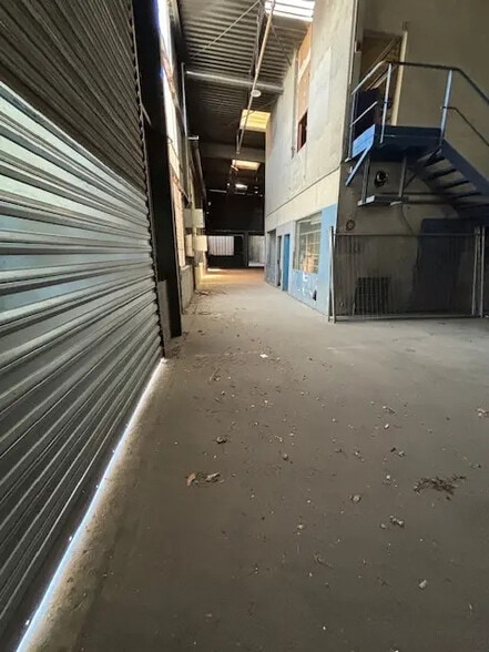 Flex in Saint-Priest for sale - Building Photo - Image 3 of 8