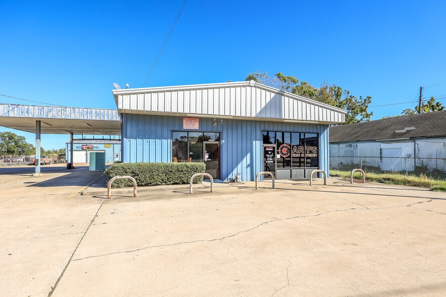 1428 N Jefferson Ave, Mount Pleasant, TX for sale - Building Photo - Image 1 of 32