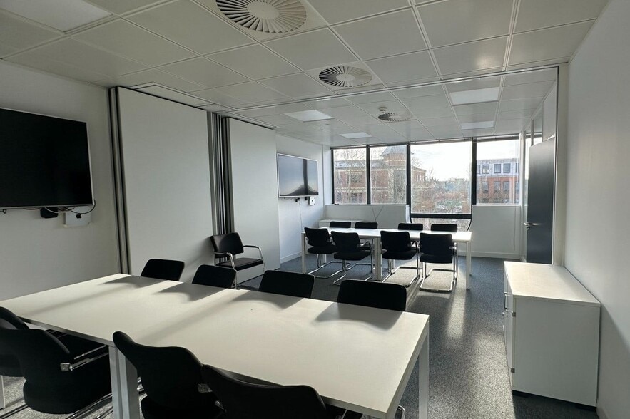 3 Queens Rd, Reading for lease - Building Photo - Image 3 of 7