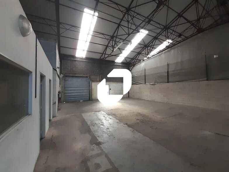 Office in Sucy-en-Brie for lease - Interior Photo - Image 1 of 3