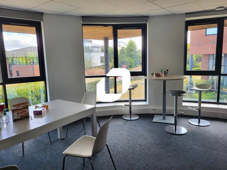 Office in Lezennes for lease - Interior Photo - Image 2 of 7