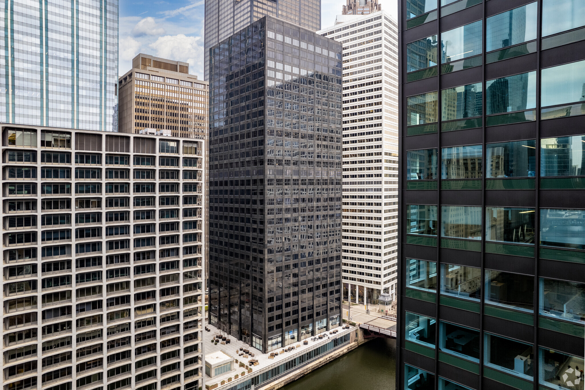 150 S Wacker Dr, Chicago, IL for lease Building Photo- Image 1 of 15