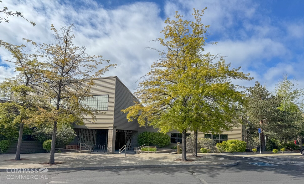 960-1005 SW Disk Dr, Bend, OR for lease - Building Photo - Image 2 of 7