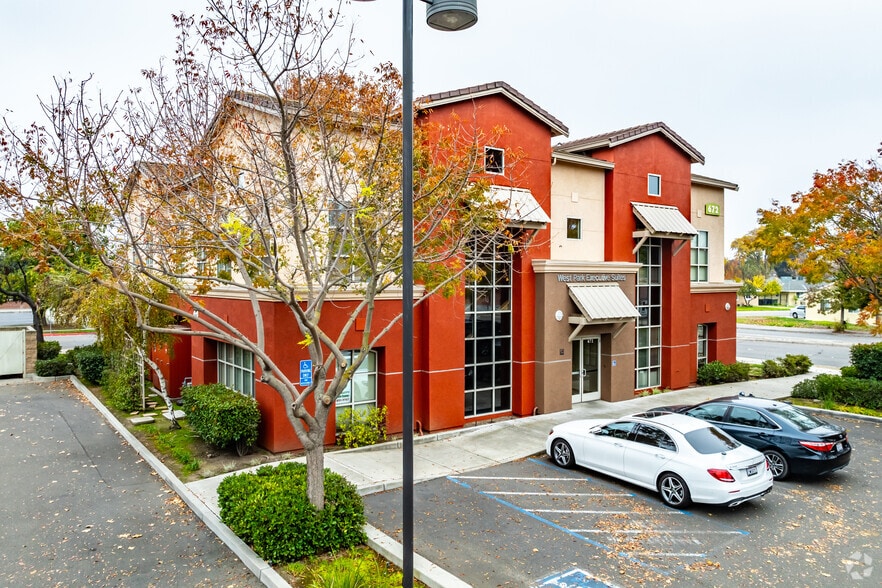 672 W 11th St, Tracy, CA for lease - Building Photo - Image 2 of 6