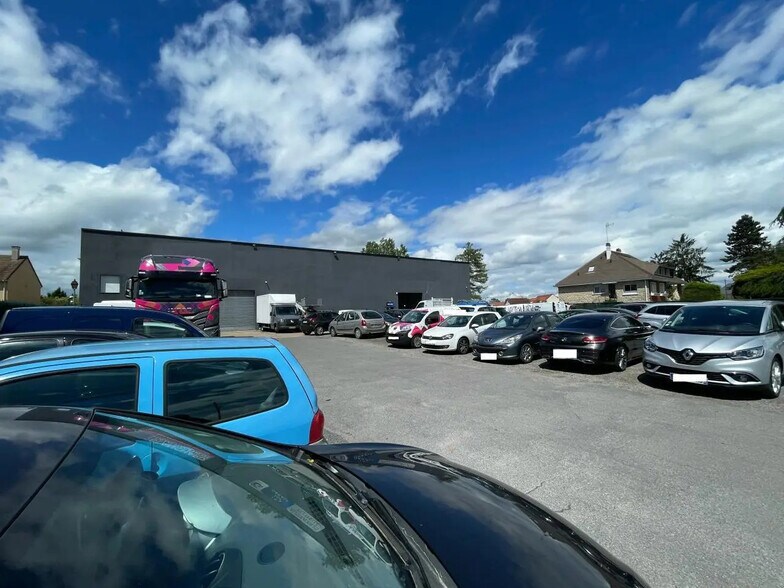 Flex in Persan for sale - Building Photo - Image 1 of 8