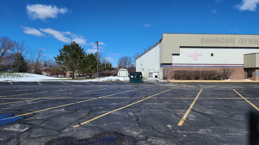 2080 W 20th Ave, Oshkosh, WI for sale - Building Photo - Image 3 of 24