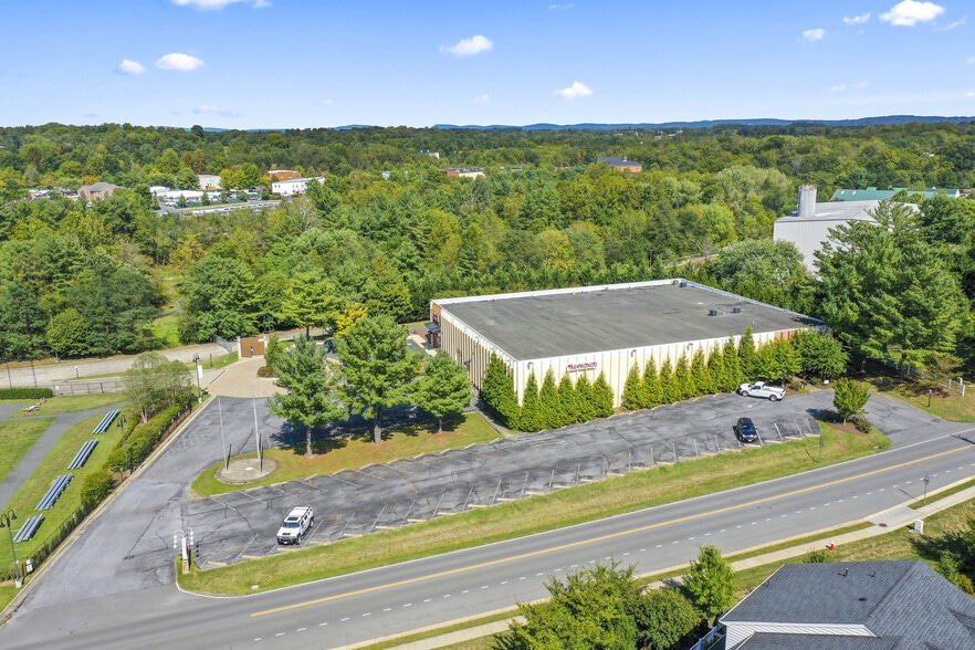 310 N 21st St, Purcellville, VA for lease - Building Photo - Image 1 of 10