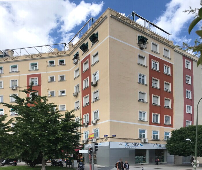 Retail in Madrid, Madrid for lease - Building Photo - Image 2 of 2
