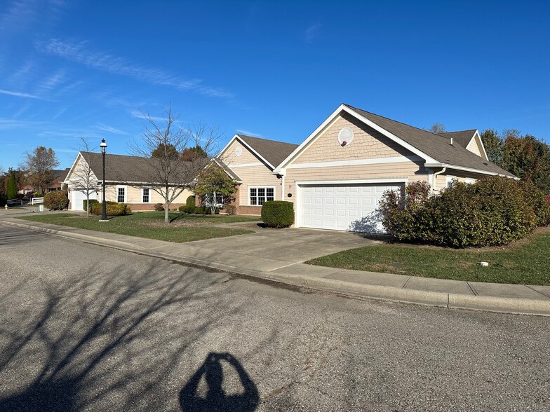 8194 Course View Dr, West Chester, OH for sale - Building Photo - Image 1 of 4