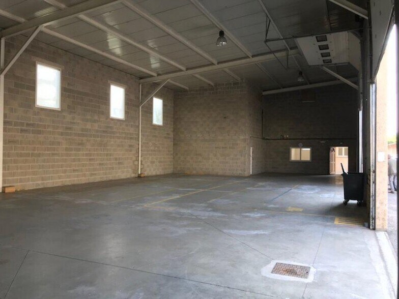 Flex in Saint-Dizier for lease - Interior Photo - Image 3 of 4