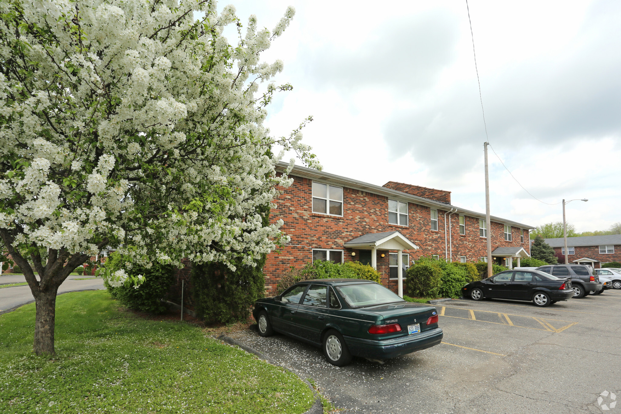 800 Minette Cir, Louisville, KY for sale Primary Photo- Image 1 of 1