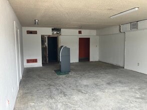 12691-12695 Mcgregor Blvd, Fort Myers, FL for lease Interior Photo- Image 1 of 5